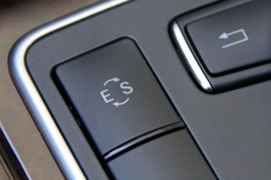  Mercedes-Benz E300 BlueTEC Hybrid 2012 года  (фото 12 из 60)